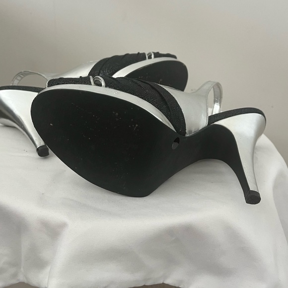 BCBG Paris Ostrica Hills Shoes in Black & Silver Women's sz EU 39 US 8 - Picture 6 of 8